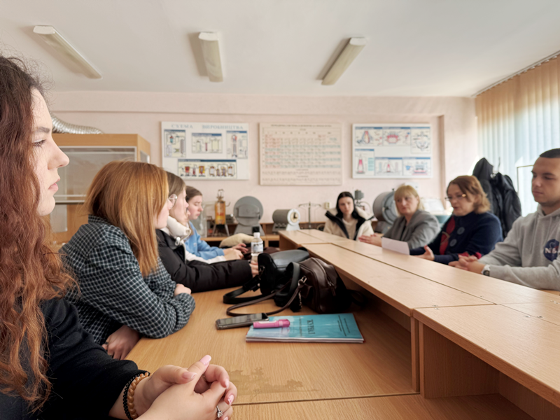 Студенти 2 курсу бакалаврату та викладачі.png